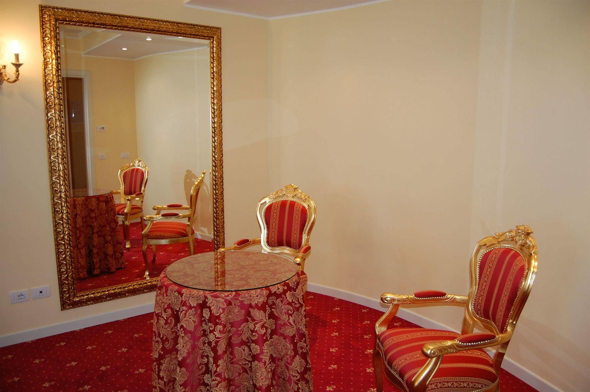Gold Hotel Calcinate
