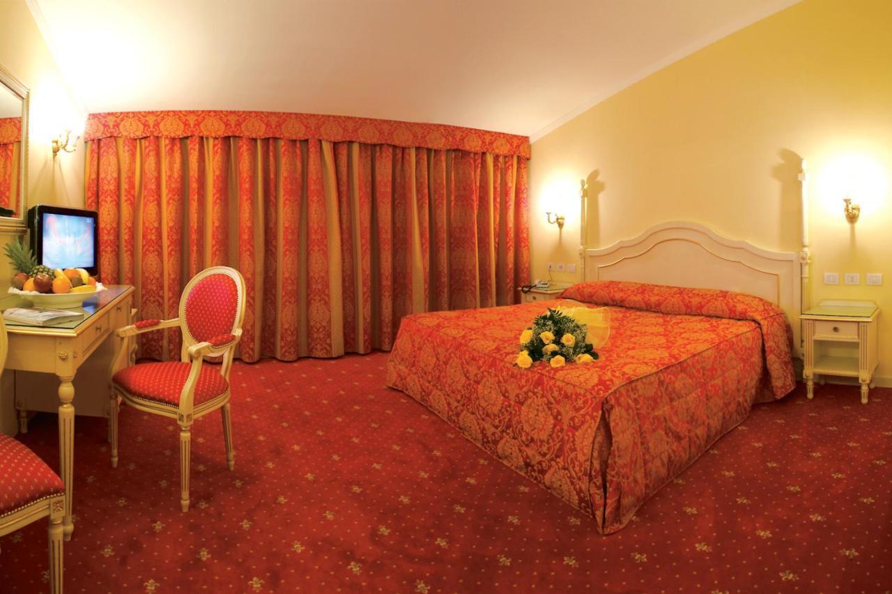 Gold Hotel