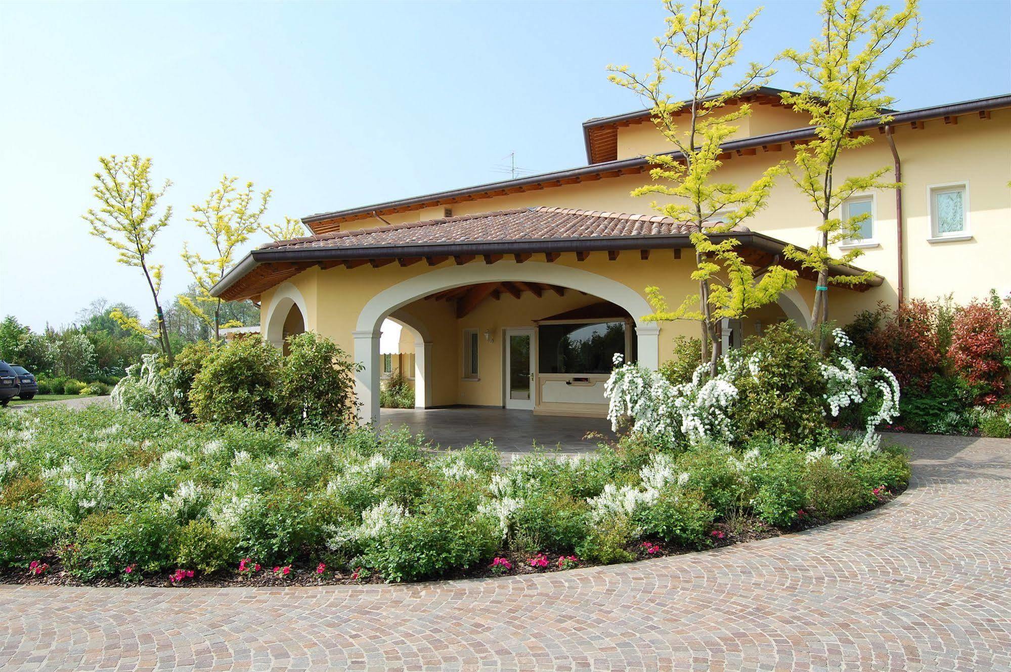 Hotel Gold Calcinate